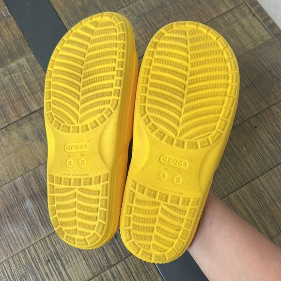 Crocs x Batman yellow black iconic comfort slides, men size 4 women size 6 - Picture 6 of 8